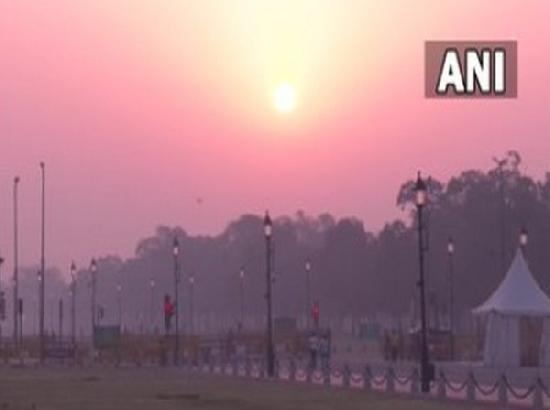 Blanket of smog covers Delhi as air pollution worsens before Diwali