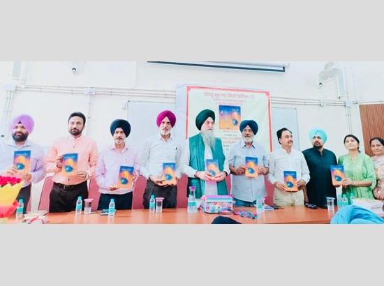 Speaker Sandhwan unveils Dr. Davinder Saifi’s poetic work ‘Mohabbat Ne Keha’