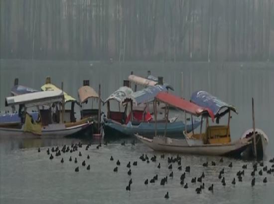 Temperatures in Srinagar dip to -3 degrees Celsius, North India faces a cold-wave