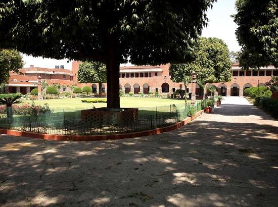 St Stephen's College bans shorts in classrooms and library