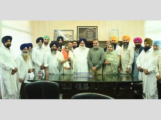 Paramjit Kaur Landran rejoins SAD, jolt to SAD (Punar Surjit)