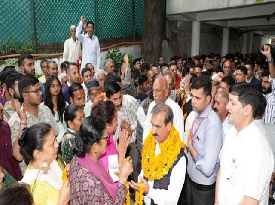 Himachal CM Sukhu assures boost to healthcare and education in Kandaghat, Solan