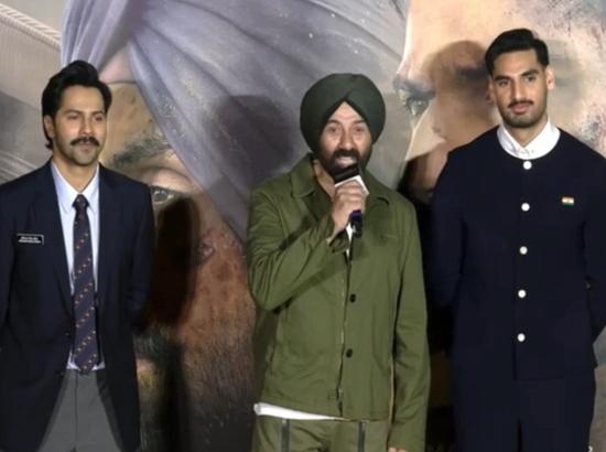 Sunny Deol makes first public appearance after Dharmendra's demise, gets teary-eyed at 'Bo