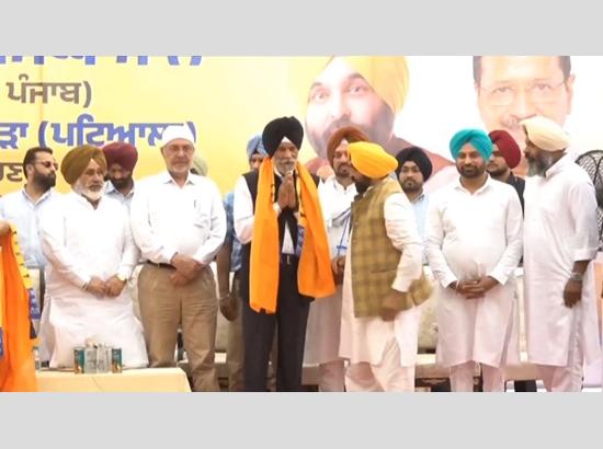 Breaking: Surjit Singh Rakhra joins AAP; Watch Video 