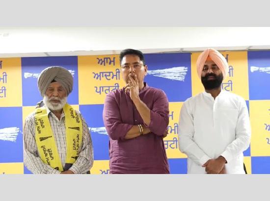 Retired IAS officer Dr. Swaran Singh joins AAP