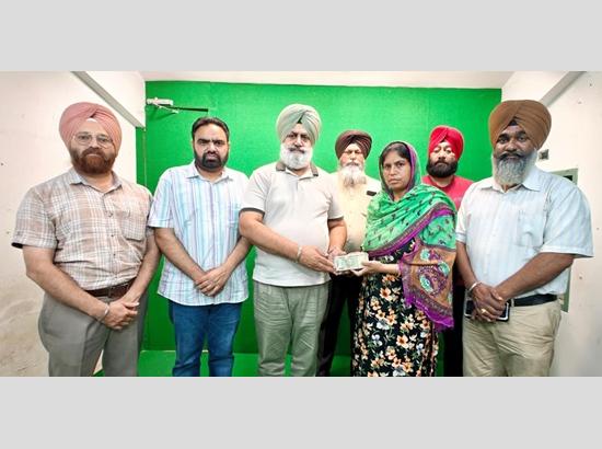 Dr SP Singh Oberoi extends Rs 2 lakh aid to help Tarn Taran youth stranded in Qatar return home