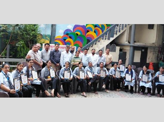 DEO honours 13 teachers on behalf of Rotary Club 
