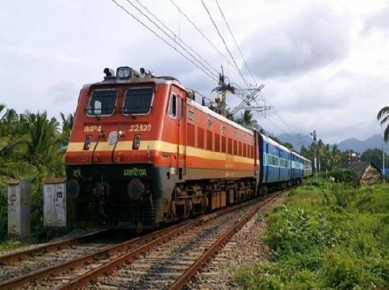  Man pulls alarm chain in train with no reason; FIR lodged