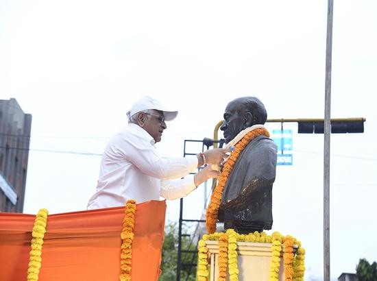 On 150th birth anniversary of Sardar Vallabhbhai Patel, Ahmedabad Municipal Corporation organises a 'Unity March'