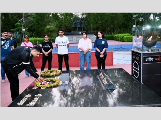 Corps of Signals pays tribute to martyrs at Hussainiwala, Inspires youth with ‘Sanchar Shakti’ expedition
