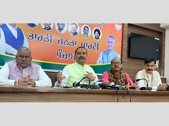 AAP Govt anti-Dalit, protects perpetrators of atrocities: Vijay Sampla