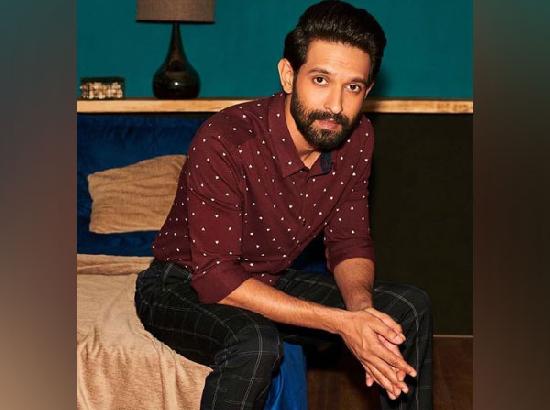 Vikrant Massey tests positive for COVID-19, asks fans to do 'basics right'