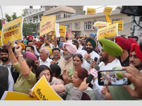 AAP holds massive protests in Tarn Taran over Raja Warring’s alleged casteist remarks
