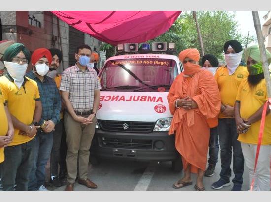 Jalandhar DC and Baba Seechewal launch oxygen equipped Ambulance Sewa at Rs 11