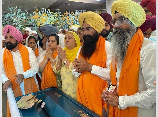 Chief Minister's mother Harpal Kaur and Gurmeet Khudian pays obeisance at Takht Damdama Sahib