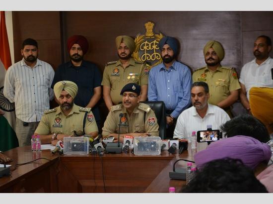 Mohali Police Busts Car Snatching Gang; 4 held with two Stolen Cars, Mobiles