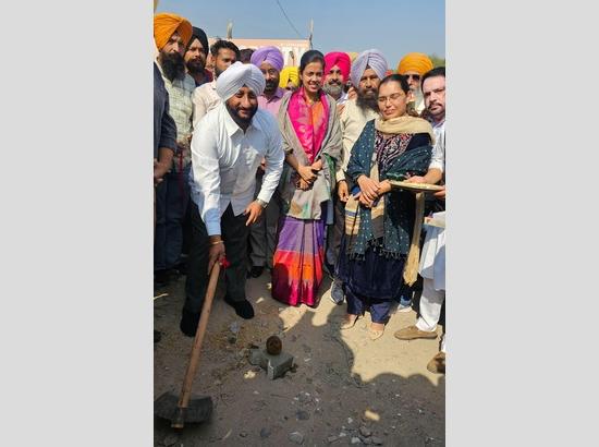 Mohali MLA Kulwant Singh kicks off renovation and strengthening of Jagatpura to Kandala to Airport Road 
