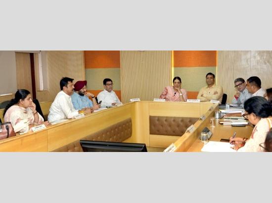 Chandigarh MC’s Finance & Contract Committee Approves Key Welfare Projects, Addresses City Maintenance and Stray Cattle Issues