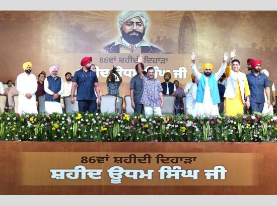 Bhagwant Mann and Arvind Kejriwal Renew Pledge to Fulfill Dreams of Martyrs, Criticize Past Regimes
