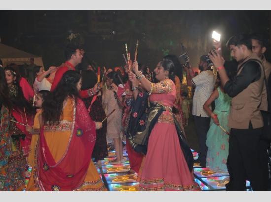 Omaxe Royal Residency draws over 8,000 for ‘Dandiya Masti 2025,’ Ludhiana’s biggest 