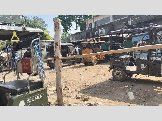 CPDL Detects Electricity Theft in Manimajra: 20 E-rickshaws found being charged illegally
