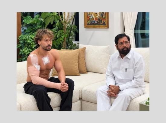 First picture of Tiger Shroff emerges after attack, seen sitting with Eknath Shinde