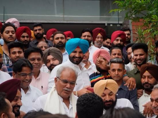 Congress gets into battle mode; Bhagel conducts meeting of DCC presidents