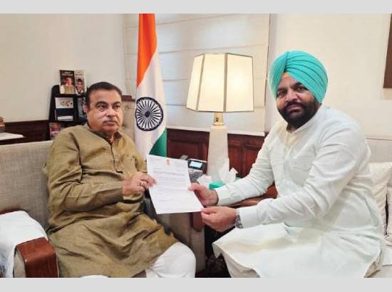 MP Aujla meets Nitin Gadkari, seeks Approval for Elevated Corridor in Amritsar; to meet Future Traffic Needs
