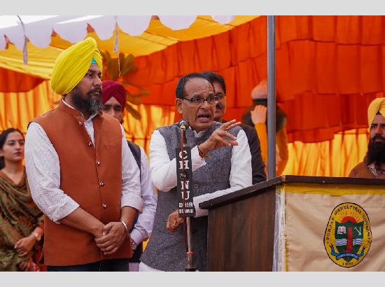 Shivraj Chouhan undertakes one-day visit to Punjab; interacts with farmers, villagers and stakeholders in Ransih Kalan village, Moga
