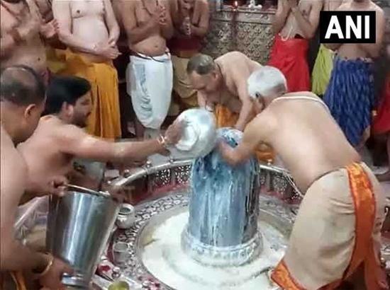 'Rudrabhishek' performed at Mahakaleshwar temple in Ujjain on occasion of Holi