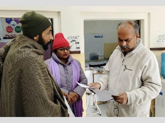 Civil Surgeon conducts surprise inspection of Aam Aadmi Clinics in Ferozepur; reviews health facilities