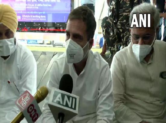 Rahul Gandhi alleges UP police not allowing Cong leaders exit Lucknow airport (Watch Video