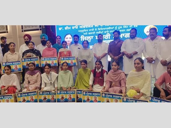 Punjab Govt distributes tool kits to 351 ITI trainees, boosts self-employment for SC youth
