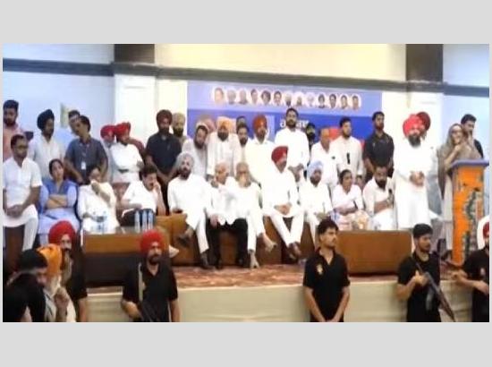 Breaking: Channi supporters raise ‘Punjab Bachao, Channi Lao’ slogans at Congress meeting in Barnala
