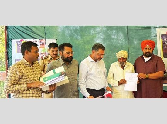MLA Bhullar distributes ₹36.94 Lakh compensation to food-affected families