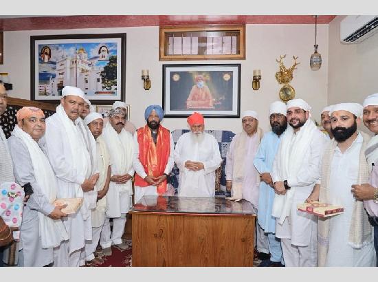 Punjab BJP President Dhillon Pays Obeisance at Dera Sachkhand Ballan