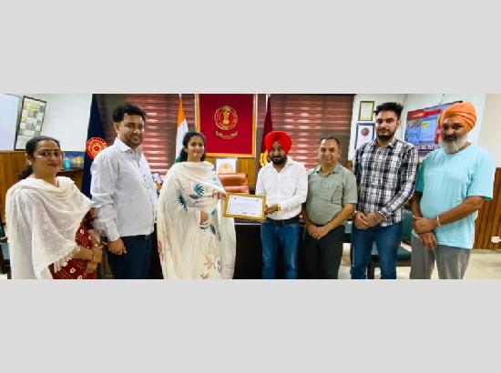 BLO Ajitpal Singh honoured for first completing house-to-house enumeration drive
