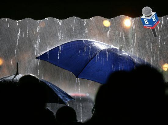 Southwest monsoon arrives early in Kerala; IMD warns of heavy rain, storms across India