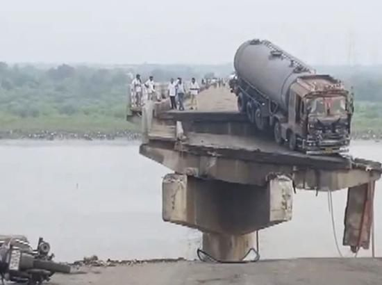 Vadodara bridge collapse: PM Modi announces ex-gratia Rs 2 lakh for families of deceased