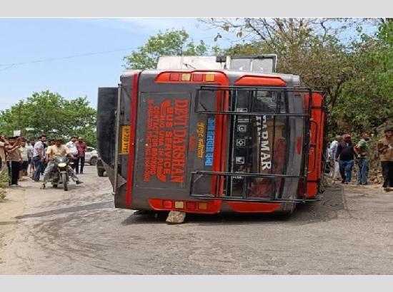 Himachal bus overturns after driver suffers suspected heart attack; 4 critically injured