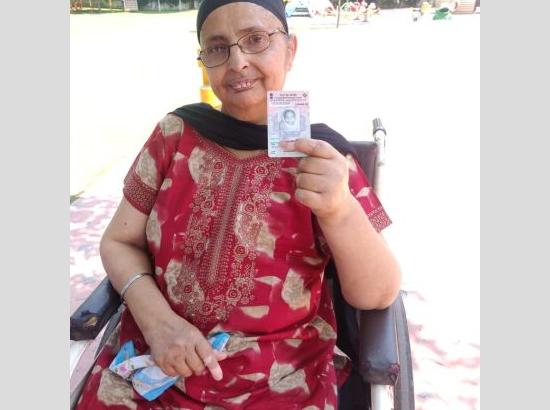 This cancer patient takes leave from hospital to cast vote
