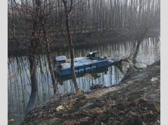 CRPF bulletproof vehicle falls into canal in Srinagar, 7 jawans injured