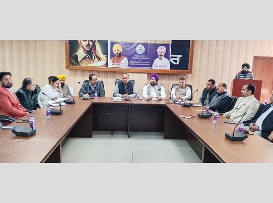 Thakur, Khinda hold meeting with traders in Ferozepur, assures to solve problems on priority