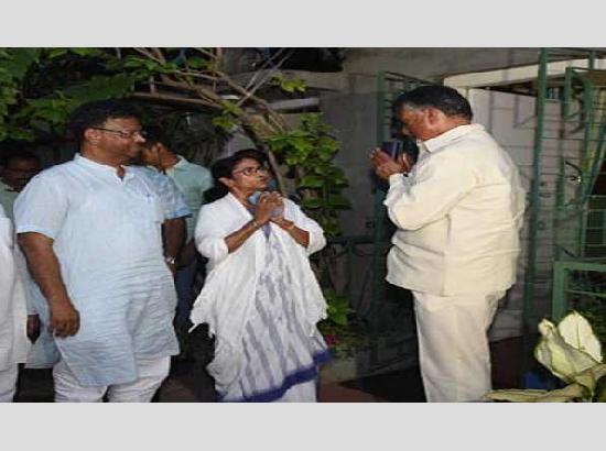 Chandrababu Naidu holds parley with Mamata to discuss strategy in post poll situation