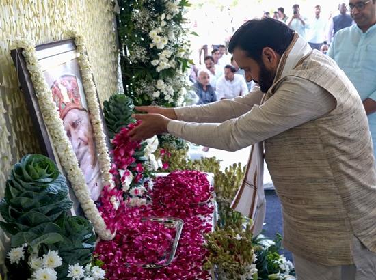 Union Minister Bhupender Yadav’s father Kadam Singh passes away, CM Saini condoles demise