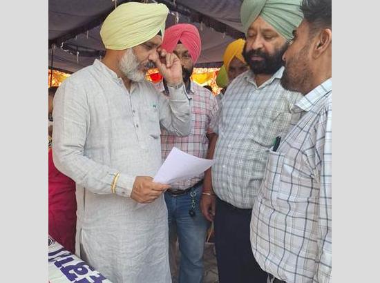 MLA Dahiya resolves 116 complaints at Ferozepur Camp with 28 dept officials