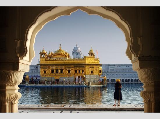 Helicopter showers flower on Golden Temple to mark Guru Ram Das Ji’s Gurpurab
