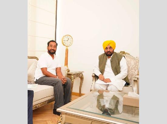 Punjab film producers seek single-window system for shooting permissions; FSLPA Chief meets CM Mann  