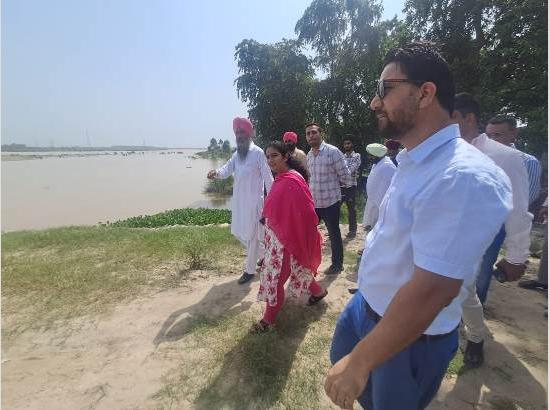 DC inspects Sutlej embankments, confirms no breach; Flood prep in fullswing