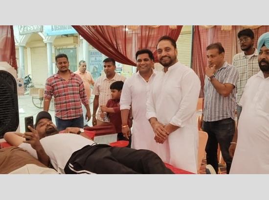 Congress leader Happy Malik marks Imran Pratapgarhi's birthday with blood donation drive, 181 units collected